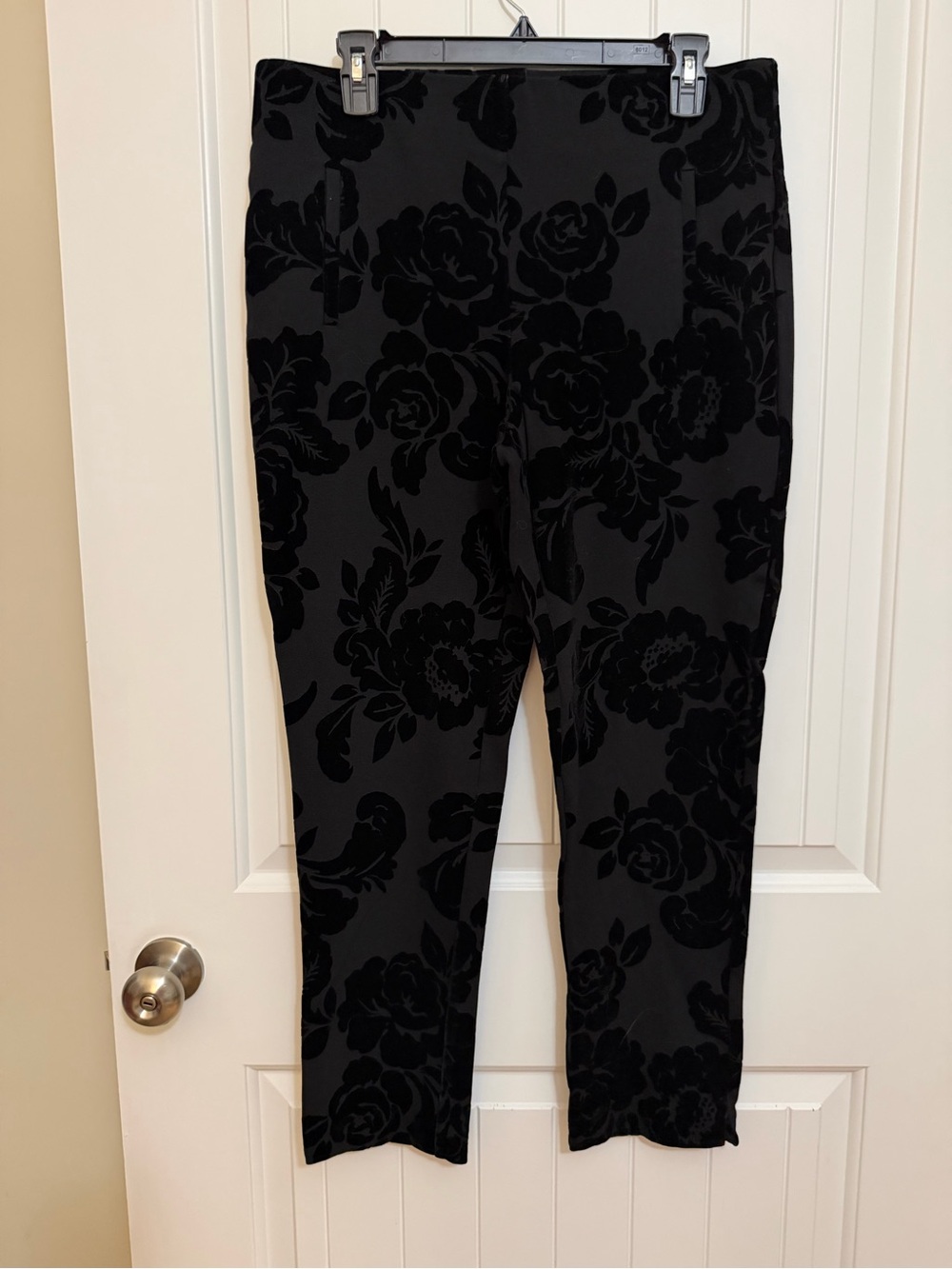 Chico's Black Flocked Velvet Straight Leg Pants Sz 1.5R (10R)
